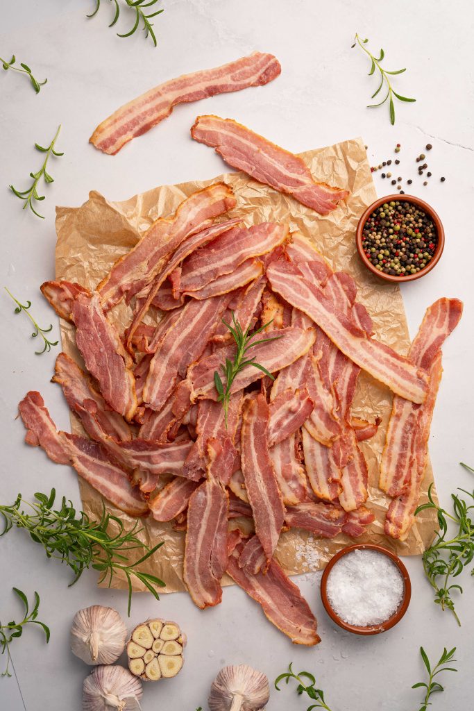 Medium stegt bacon i skiver – klar til brug i professionelle køkkener