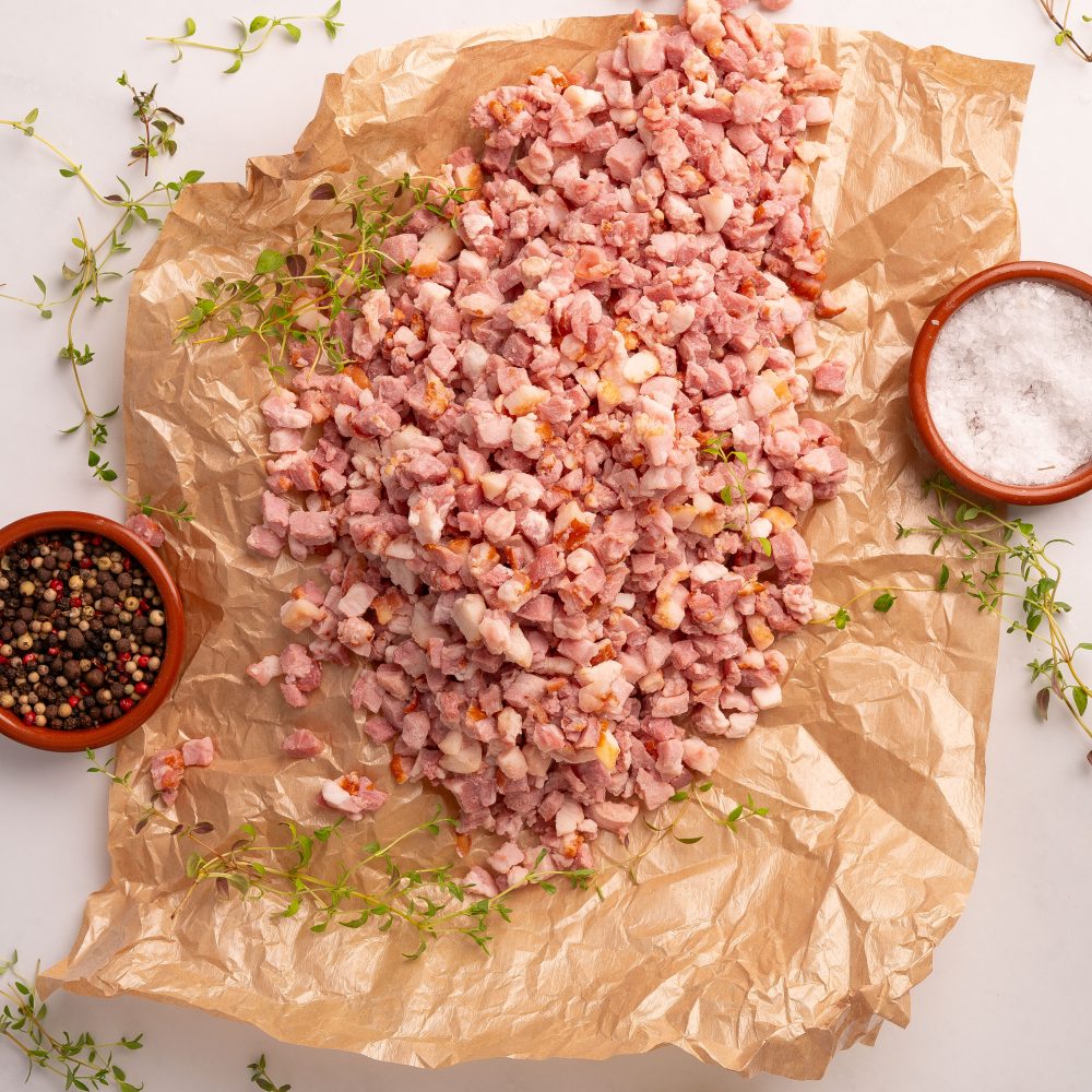 Stegt bacon i tern frost – 10 x 10 mm færdigstegte tern, klar til brug i salater, pastaretter og varme retter.
